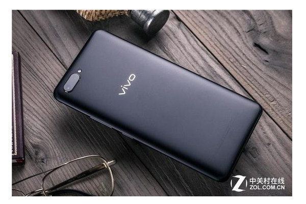 vivo    X20Plus屏幕指紋版